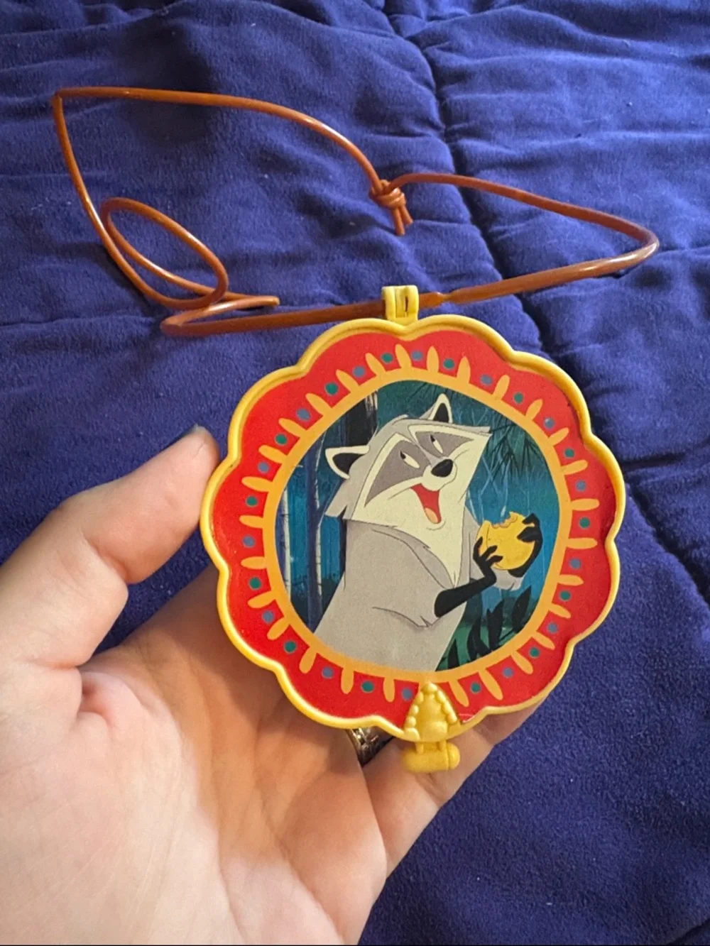 Disney’s Pocahontas Plastic Clam Show Necklace Meeko